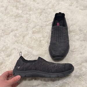 Skechers Women's Empire Inside Look‎ slip-on walking sneakers in black Size 7.5